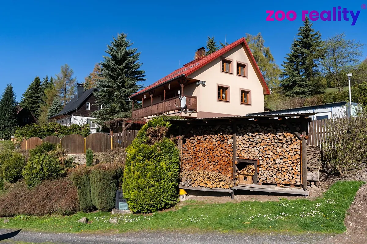 Prodej rodinného domu 180 m², pozemek 2284 m²